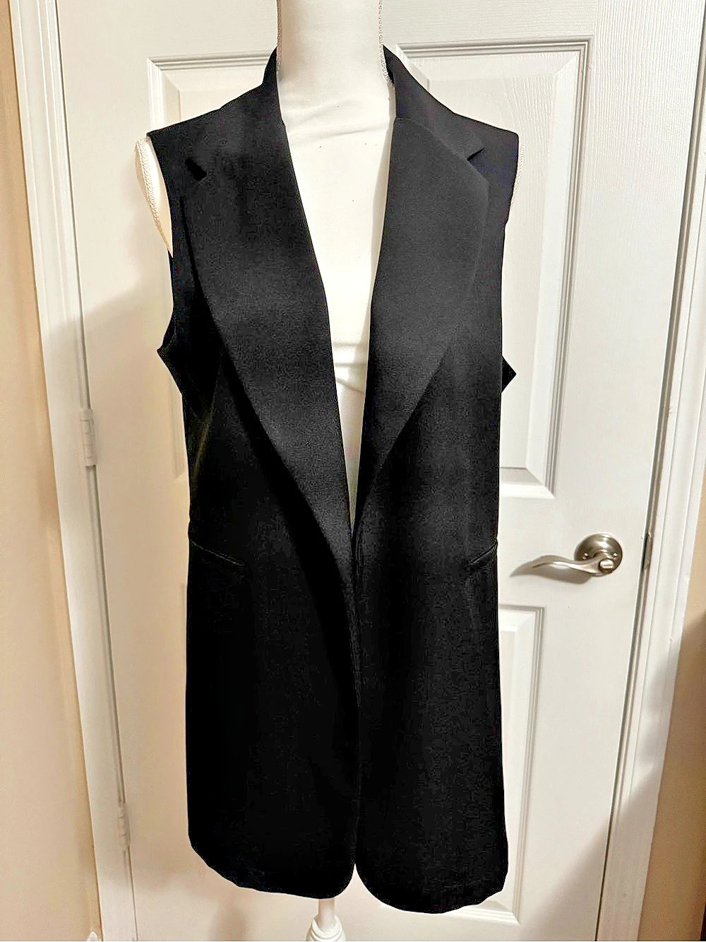 Black Sleeveless Vest Size 4 Like New